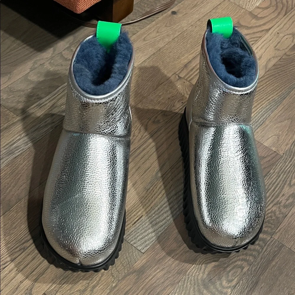 4CCCCEES
Leather Waffo Nui Boots Silver Metallic Ankle Boots with Green Accent - Picture 2 of 5